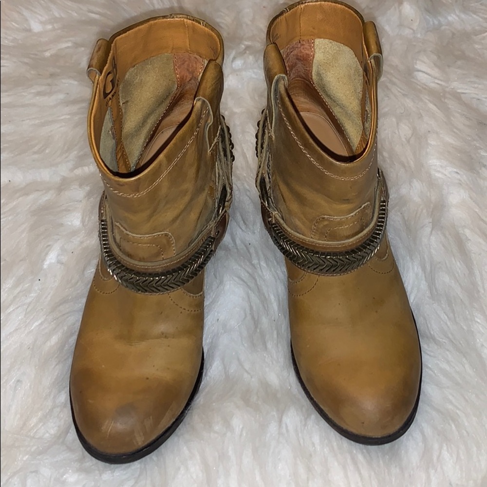 GB Gianni Bini strappy ankle boots. Item #3100 - Picture 3 of 5